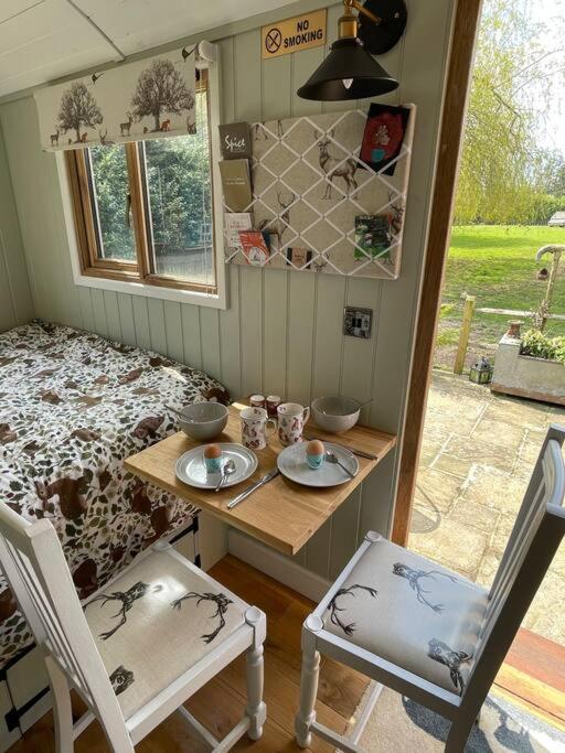 Forest View Shepherd Hut Ewhurst Экстерьер фото