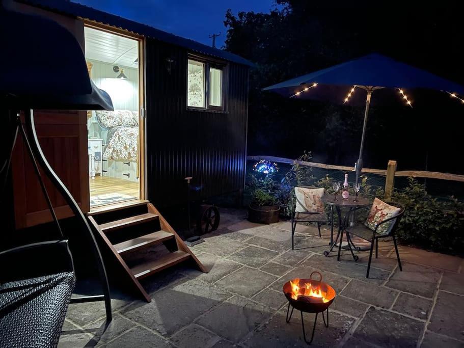 Forest View Shepherd Hut Ewhurst Экстерьер фото